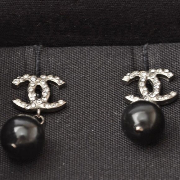 CHANEL Authentic Black Pearl Earrings